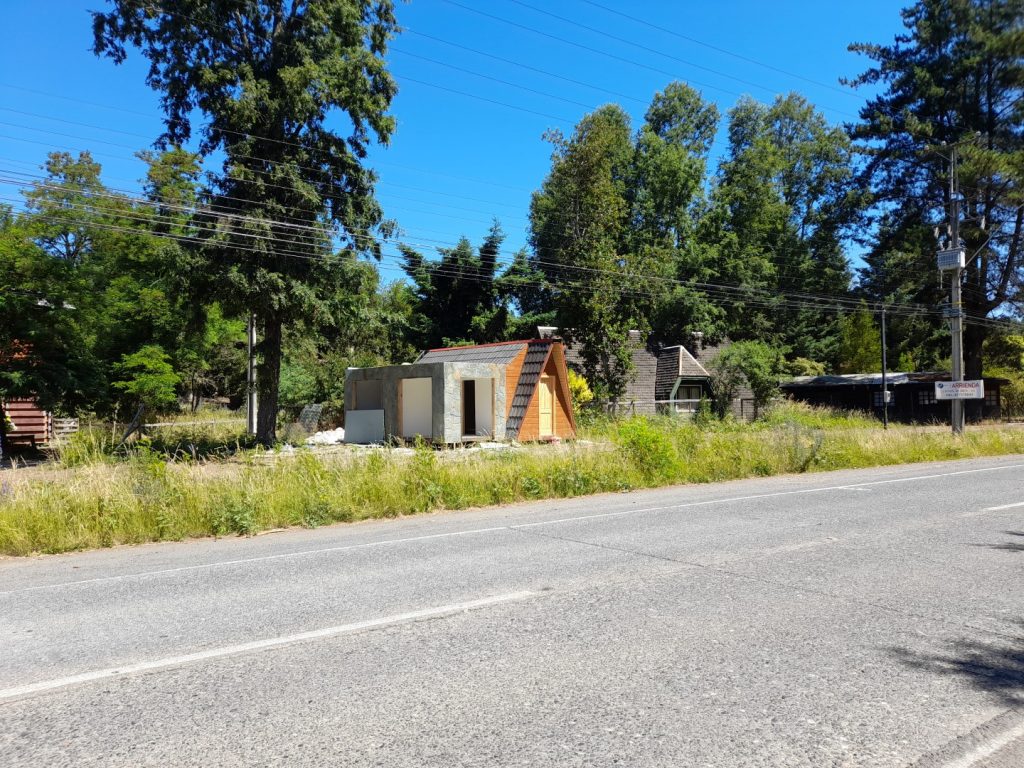 Venta Cabaña y sitios a orillas del camino Villarrica a Pucón