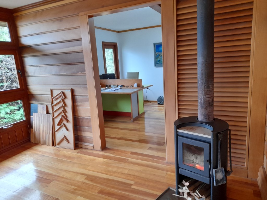 VENTA DE TERRENO CON GALPONES Y OFICINA CON SALA DE VENTAS