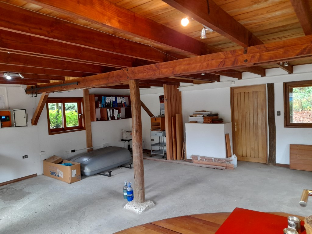 VENTA DE TERRENO CON GALPONES Y OFICINA CON SALA DE VENTAS