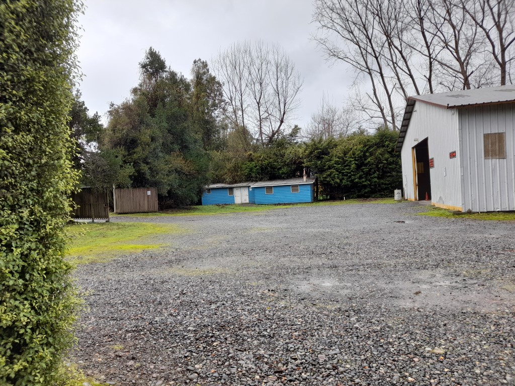 VENTA DE TERRENO CON GALPONES Y OFICINA CON SALA DE VENTAS