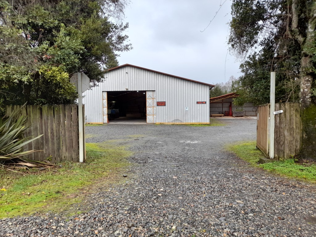 VENTA DE TERRENO CON GALPONES Y OFICINA CON SALA DE VENTAS